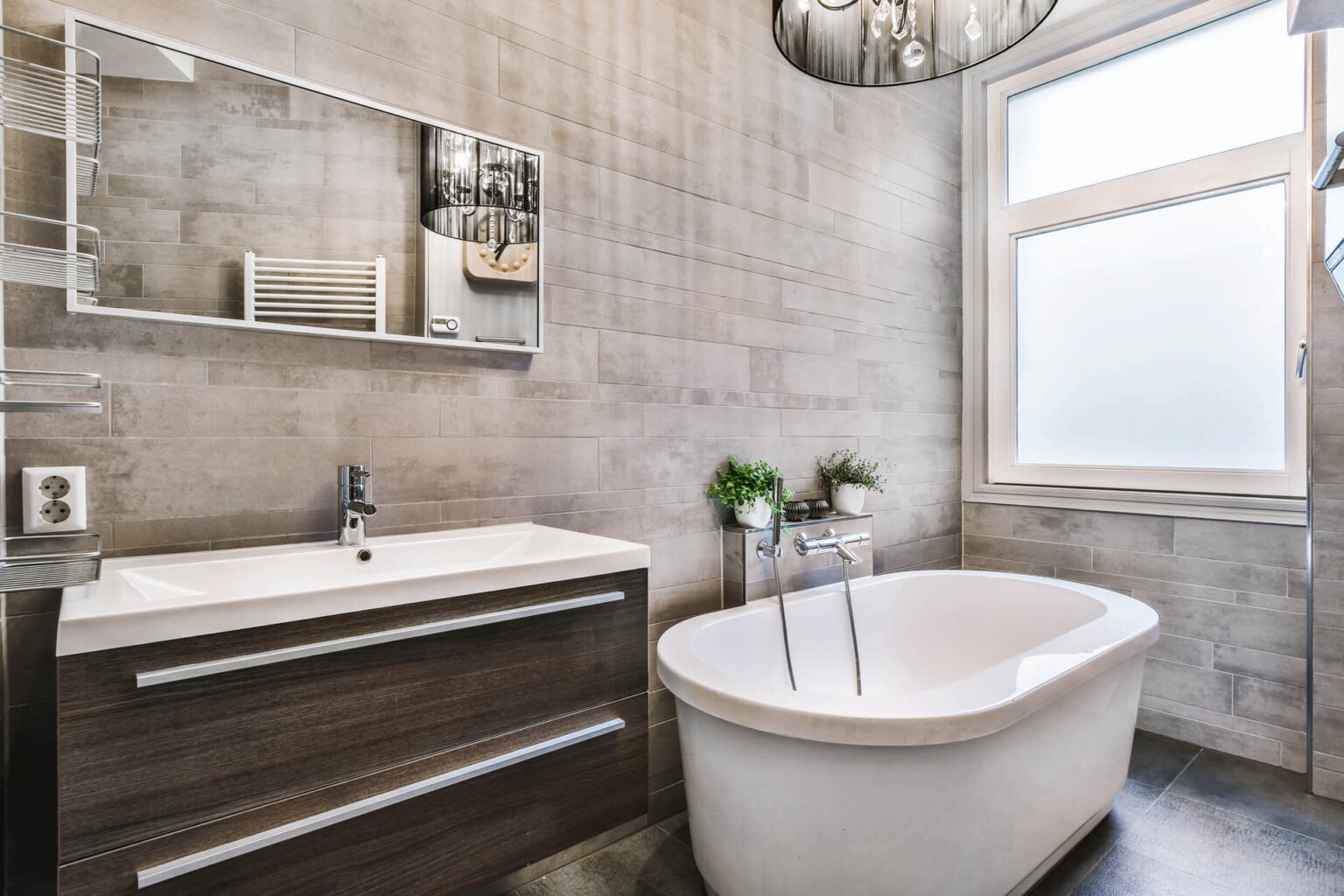 Eingefressener Kalk entfernen Badewanne Kalkprofis
